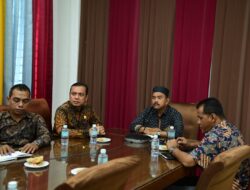 Assisten II Wakili Pj Bupati Aceh Besar Ikuti Zoom Meeting PKS BUMN dan BUMD Sektor Penambangan dan Pengelolaan Sampah